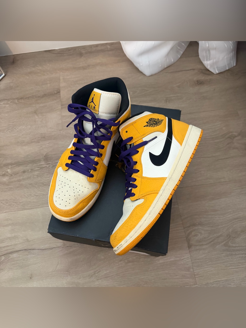 Air Jordan Jordan 1 Mid 'Lakers' University/Gold Black
